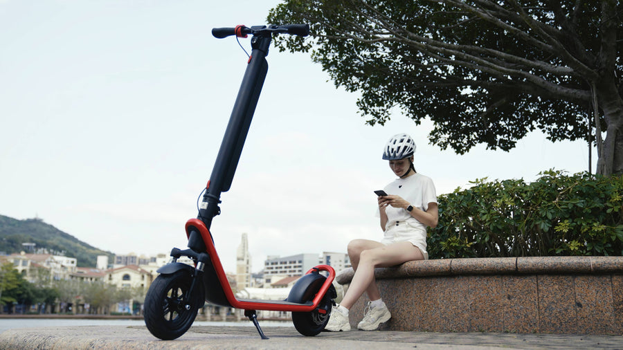 SpeedDeck 11 Electric Scooter | 25km/h | 50km Range | Foldable Design
